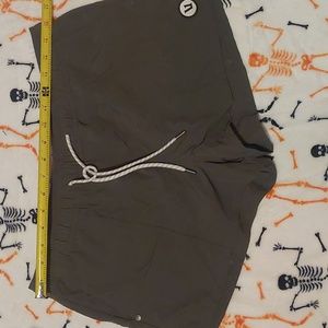 NWOT Vuori women's shorts L